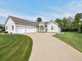 1825 Prescott Dr, Stevens Point, WI 54482