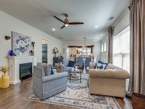 4th image of 626 Overton Way
