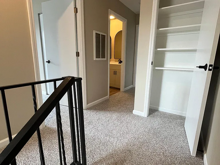 2070 Kingdom Dr — Photo 15