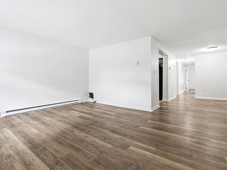 595 Orange St — Photo 4
