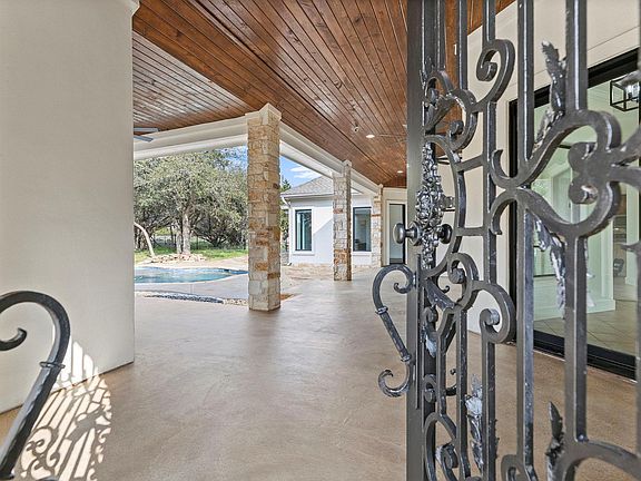 3rd image of 531 Windmill Ranch Rd