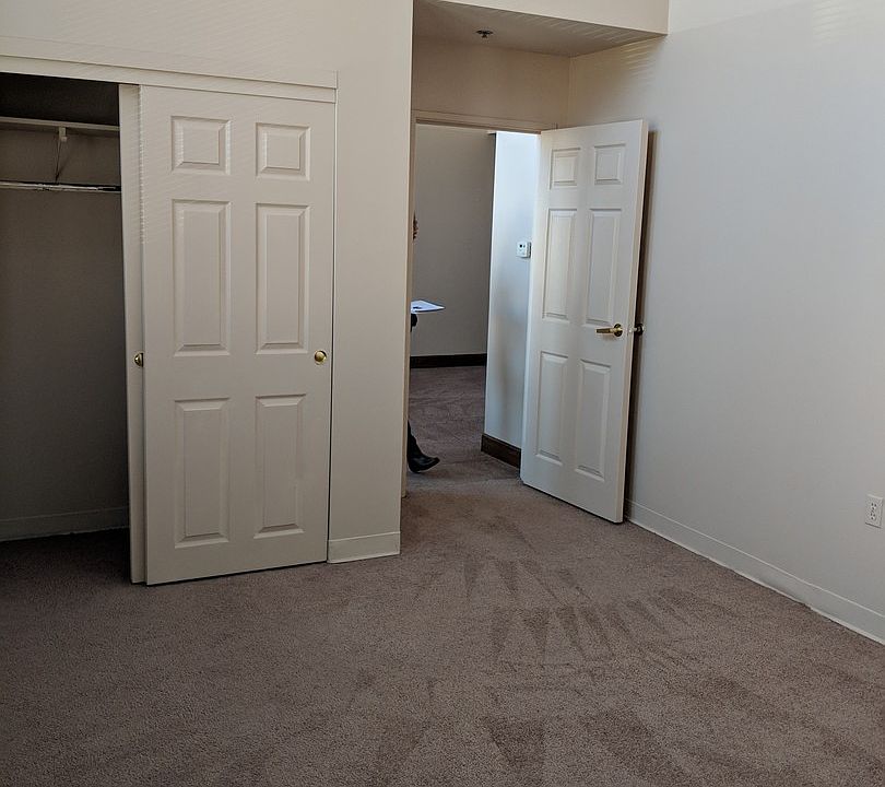 2nd image of 1015 W 31st St APT G05