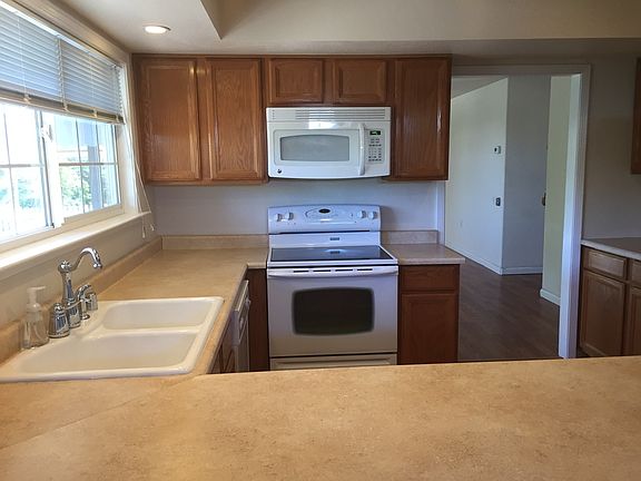 3rd image of 176 Glacier Cir