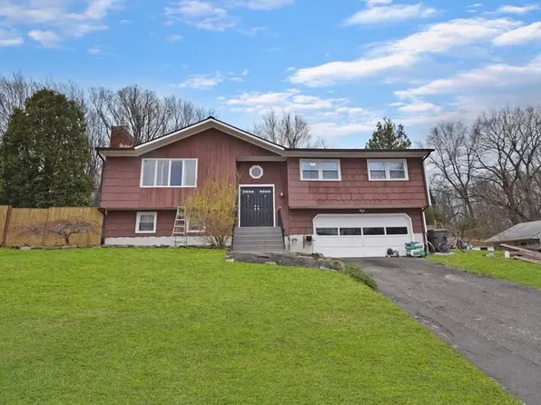 15 Inwood Dr, Naugatuck, CT 06770