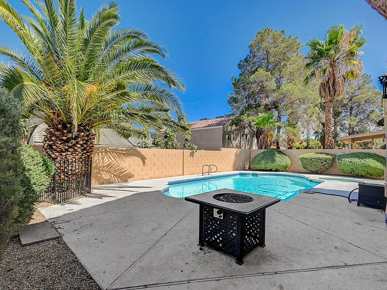 3949 Rhine Way — Photo 49