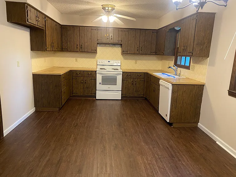 3258 S Elmira Ave — Photo 5