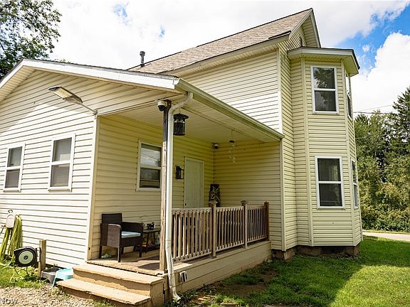 3rd image of 3438 Columbus Rd NE