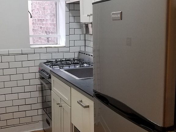 4th image of 250 W 24th St APT 6AE
