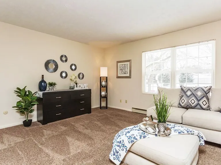 Boulevard Club Apartments — Photo 11