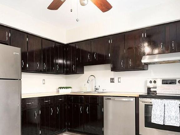 3rd image of 6822 Farmingdale Dr APT C