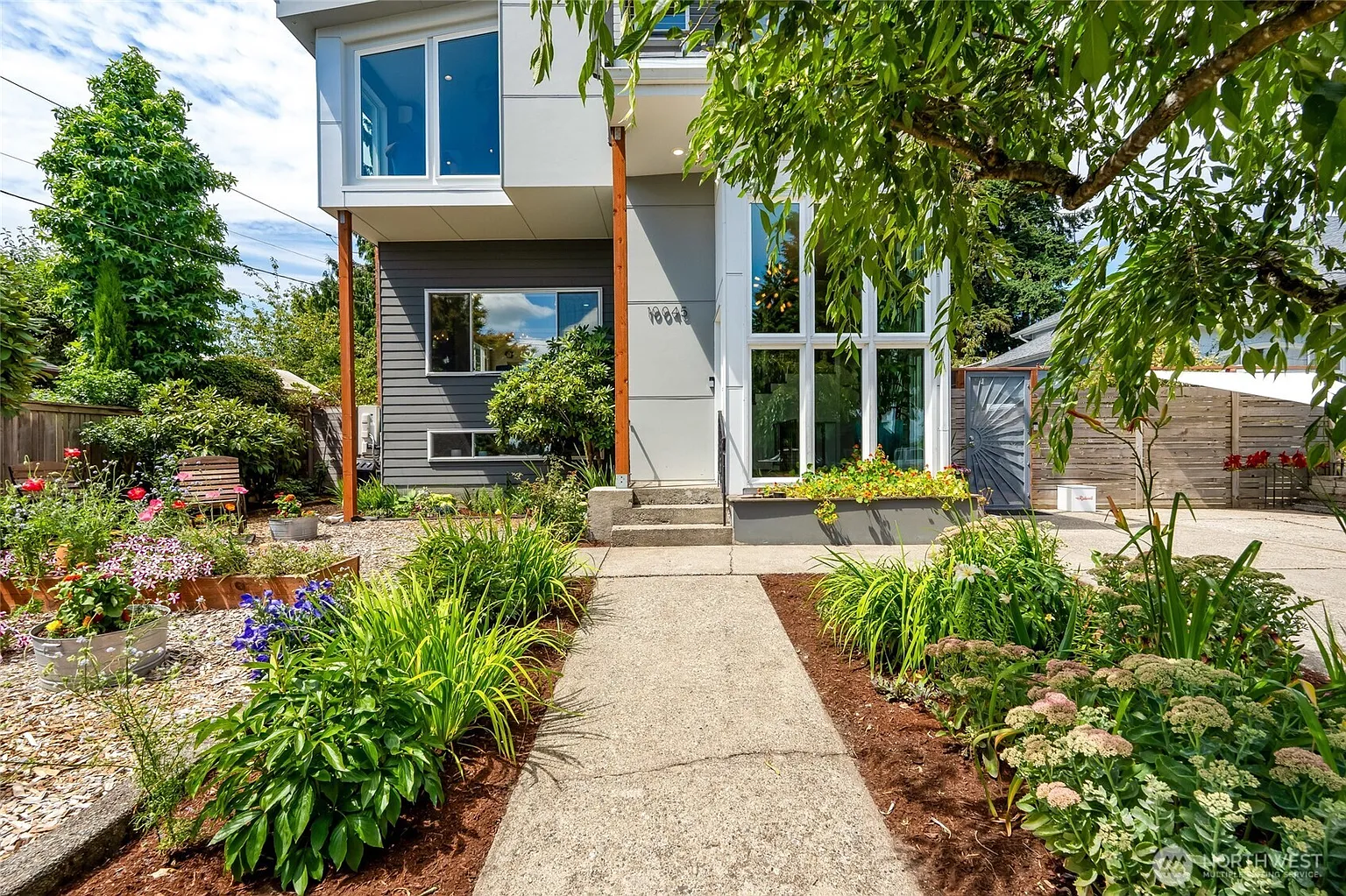 10045 9th Avenue SW photo 1