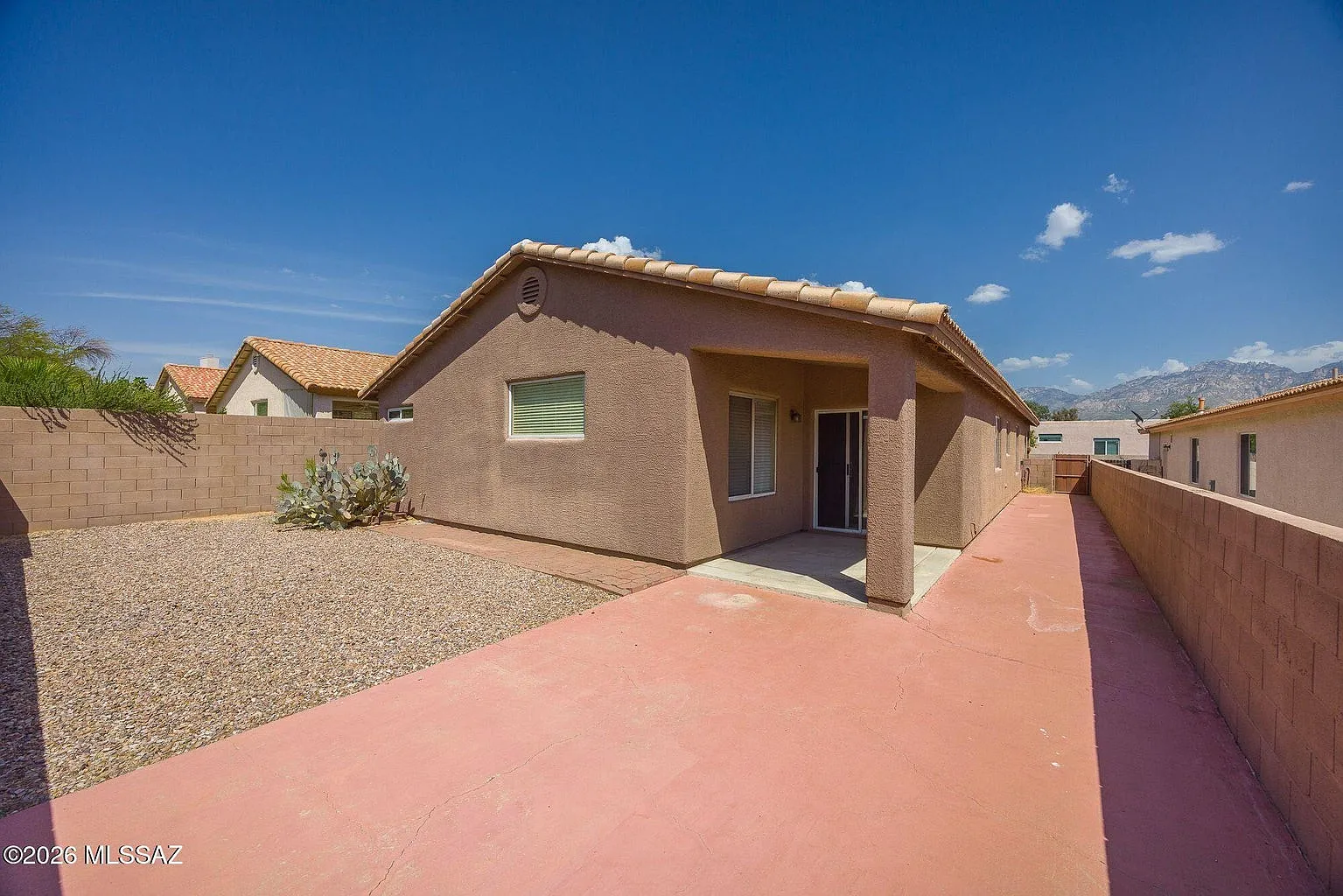 4 bed, 1840 sqft, $2,095 — Photo 2