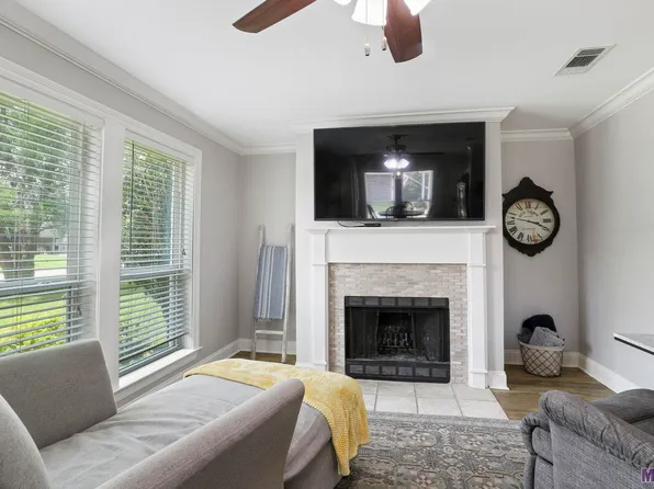 915 Kathryn St, Denham Springs, LA 70726