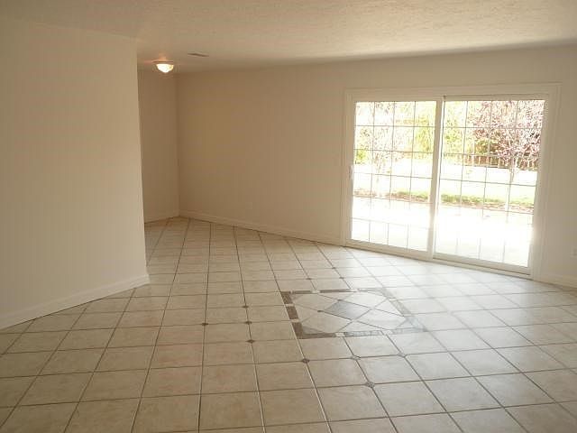 2nd image of 558 Elaine Ave