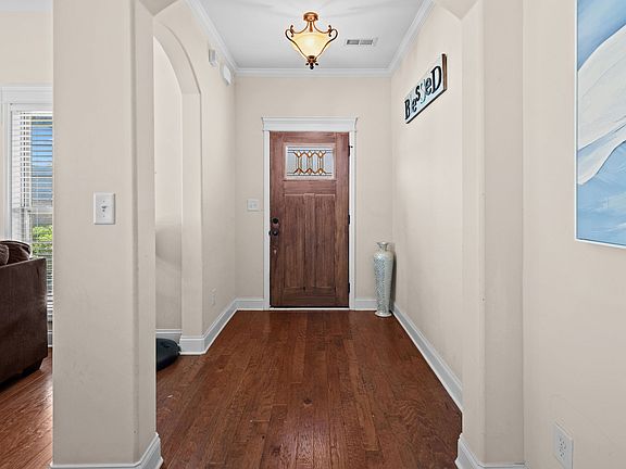 4th image of 206 Dorchester Cir