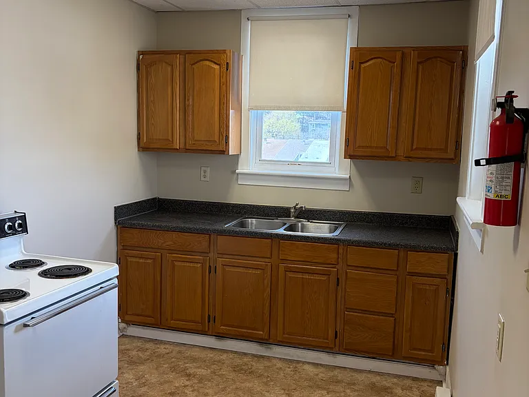 1614 W Market St — Photo 18