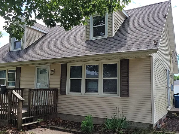 1427 Woods Ave, Camanche, IA 52730