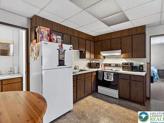 4th image of 1939 Whitehall Ave #2