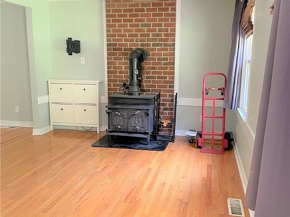 3rd image of 7511 Fourdale Ln