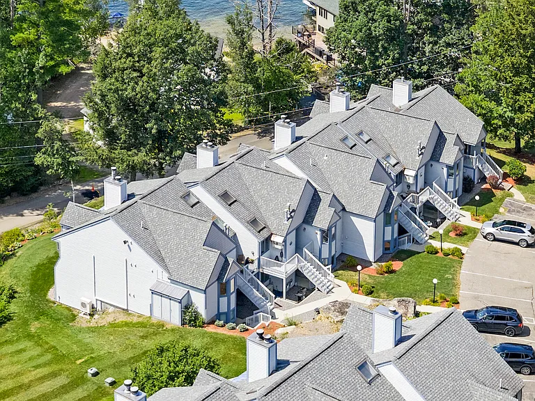 Beautiful, quiet neighborhood on the waterside