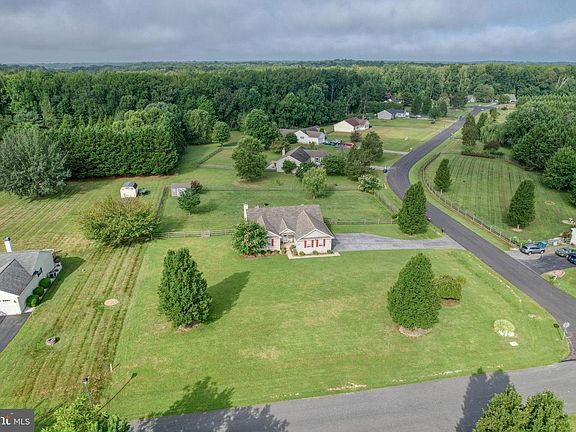 4th image of 223 Tina Marie Ln