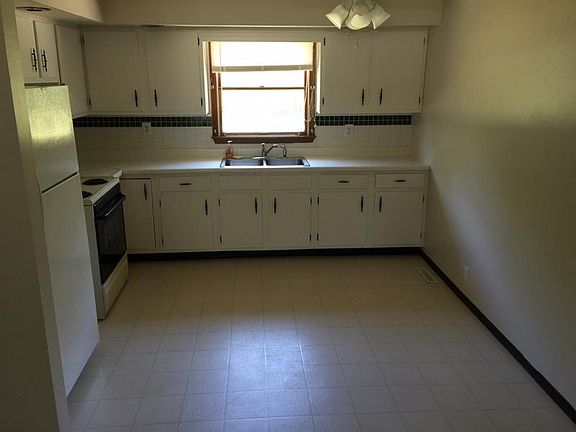 5th image of 415 E 75 N #2