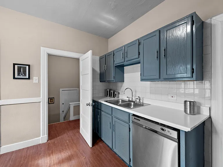 1465 Perry St — Photo 4
