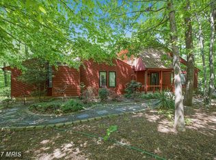 5020 Willowmeade Dr, Fairfax, VA 22030