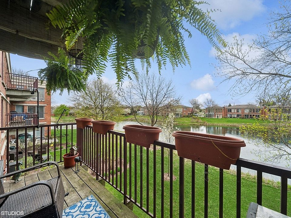 2nd image of 352 Kelburn Rd APT 225