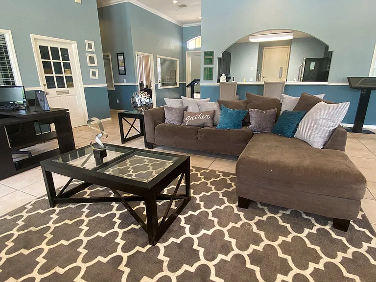 Metro Place Apartments — Photo 9