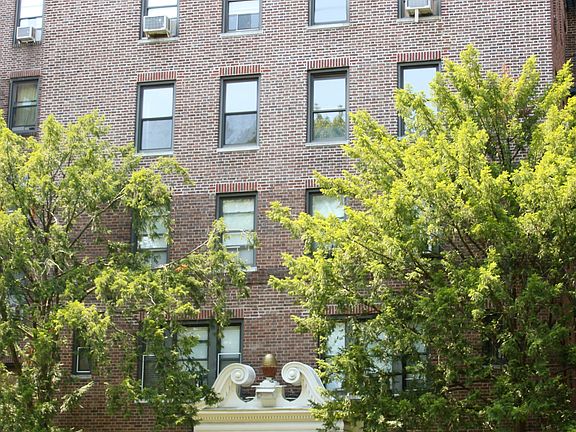 5th image of 8380 118th St APT 1C