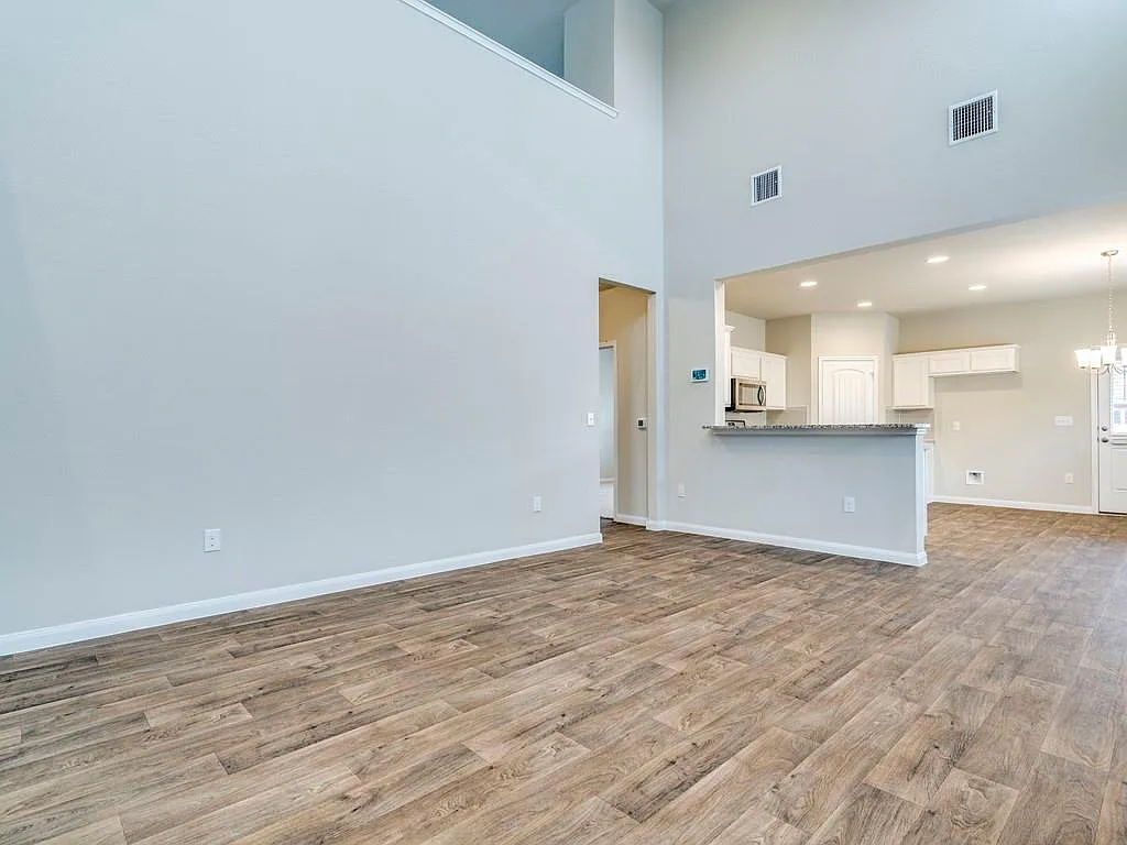 3 bed, 2.5 bath, 1779 sqft, $2,200 — Photo 2