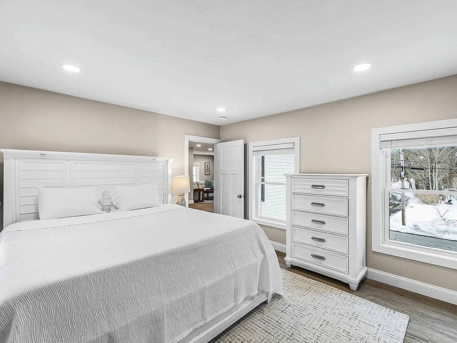2 bed, 900 sqft, $3,200 — Photo 3
