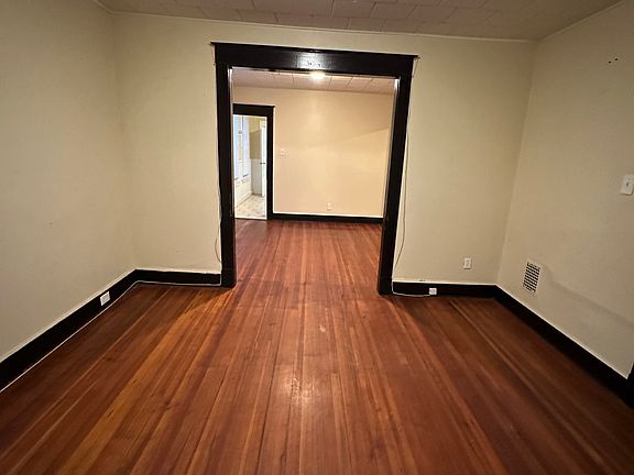3rd image of 327 Bassett St #2/3