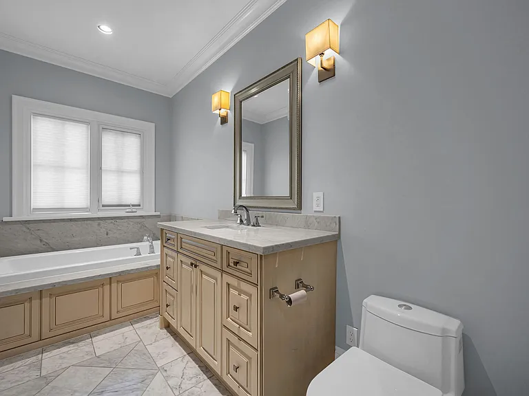 6089 Gleneagles Dr — Photo 8