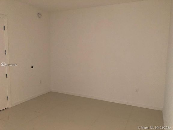 3rd image of 5300 Paseo Dr #504