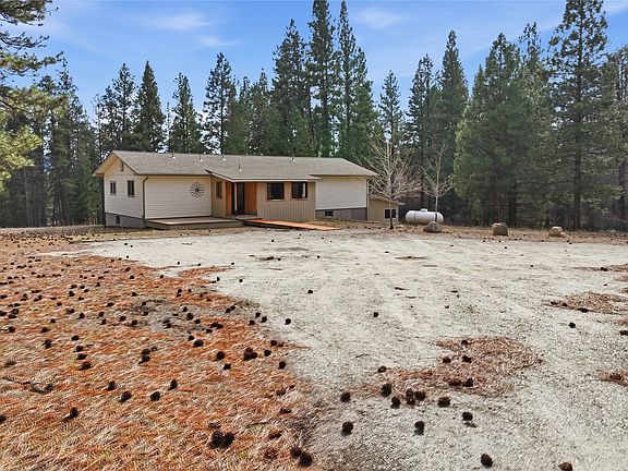 2nd image of 390 N Gold Creek Loop