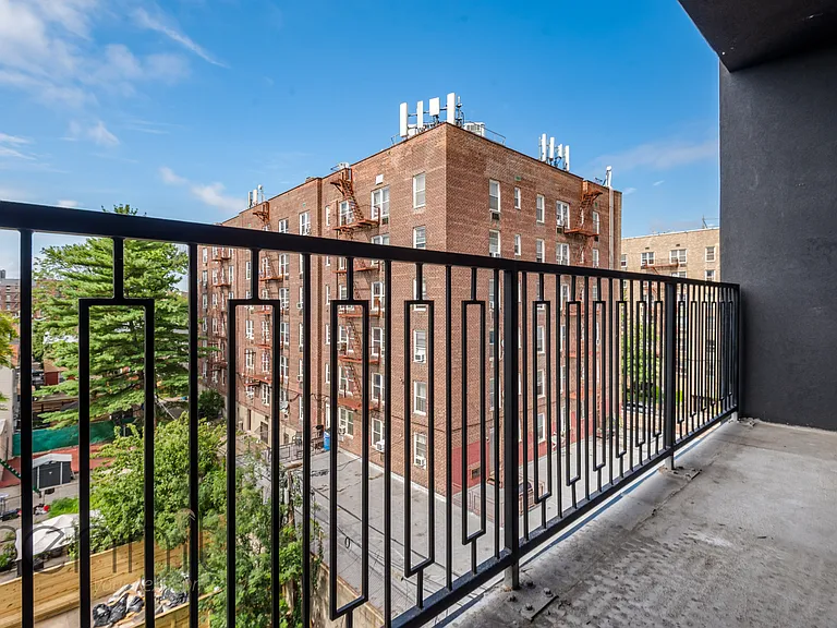 2809 Clarendon Rd #501 — Photo 4
