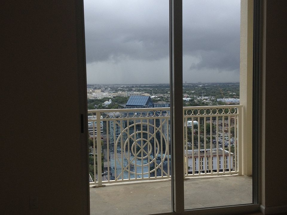 1st image of 511 SE 5th Ave APT 2509