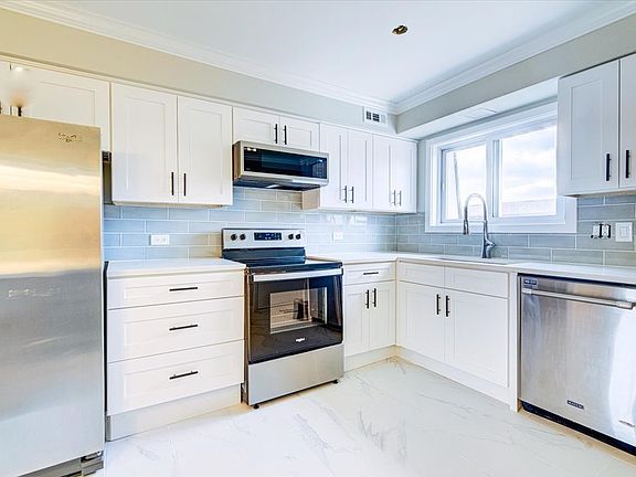 4th image of 9477 Bay Colony Dr APT 3S