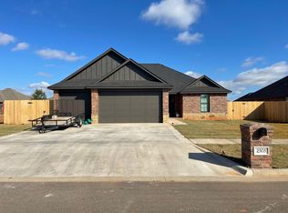 2505 Cloud Nine Cir, Weatherford, OK 73096