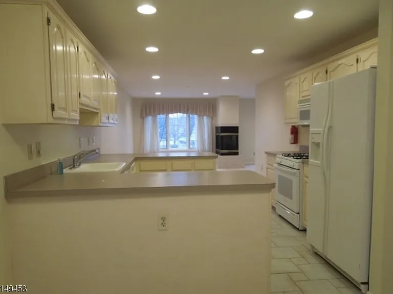 15 Barge Ct — Photo 4