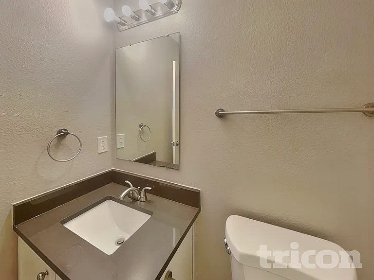 7242 Fox Point Dr — Photo 14