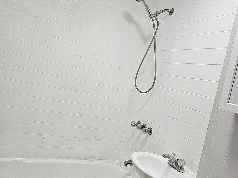 288 Sayles Ave #2F — Photo 3