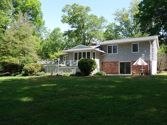 5th image of 410 Country Club Cir