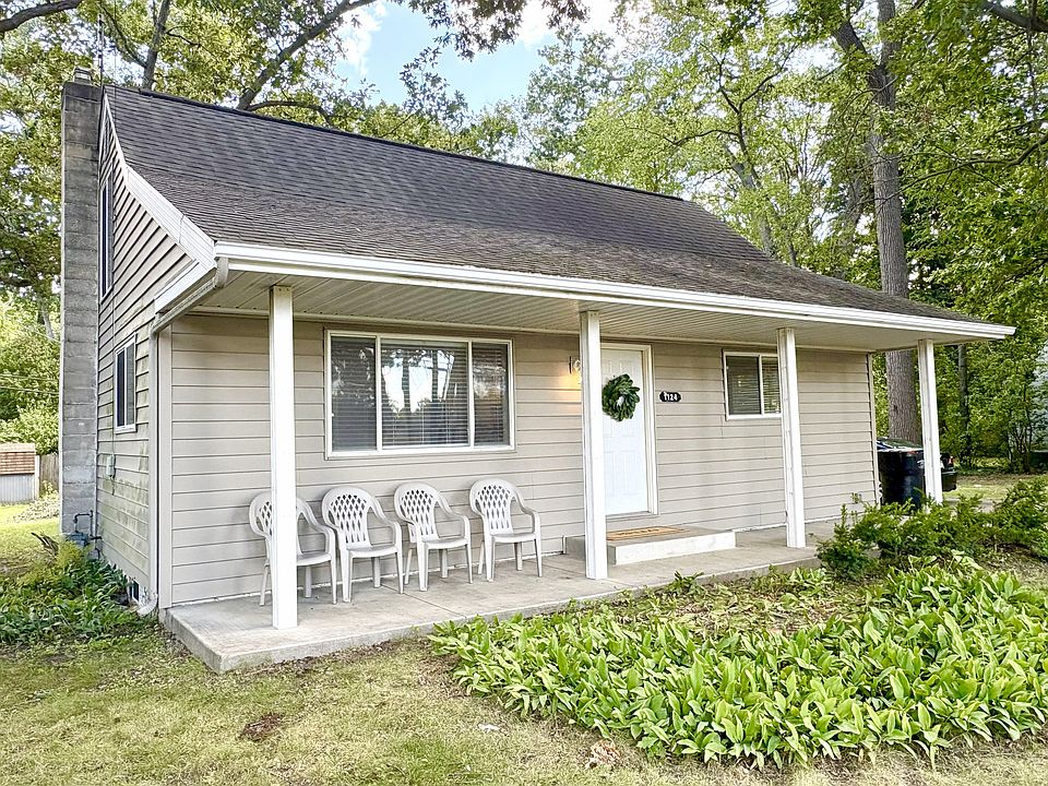 1st image of 1124 N Twyckenham Dr