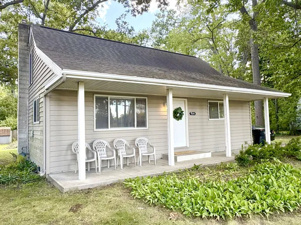 1124 N Twyckenham Dr, South Bend, IN 46617