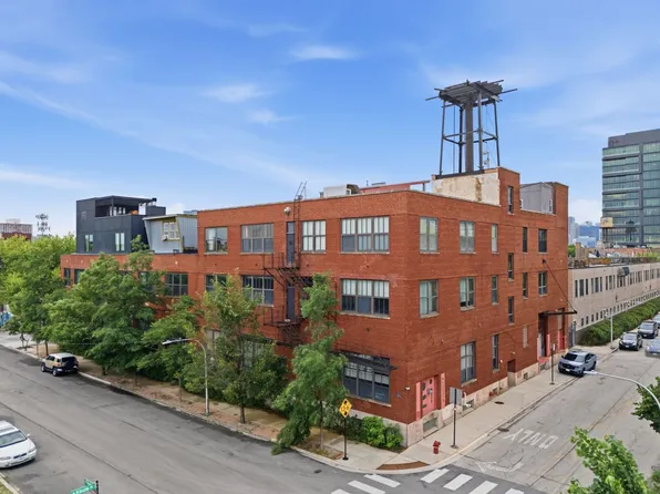 407 N Elizabeth St APT 302, Chicago, IL 60642