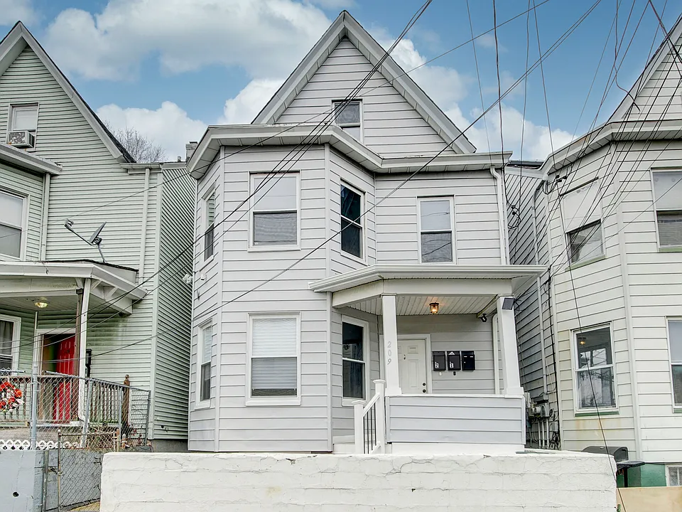209 N 4th St #1
