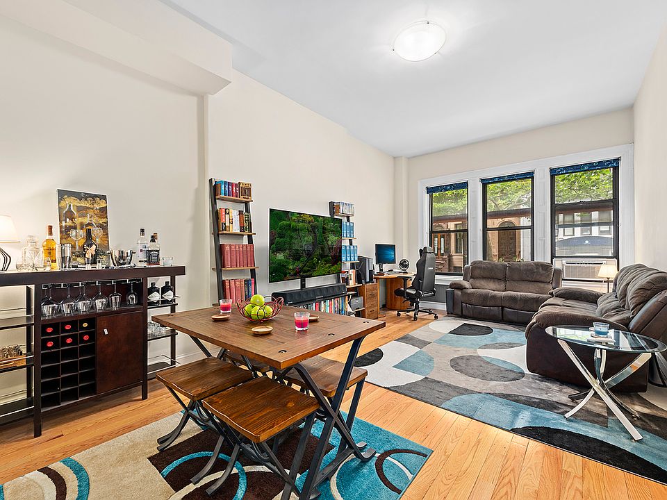 1st image of 30 W 70th St APT 1A